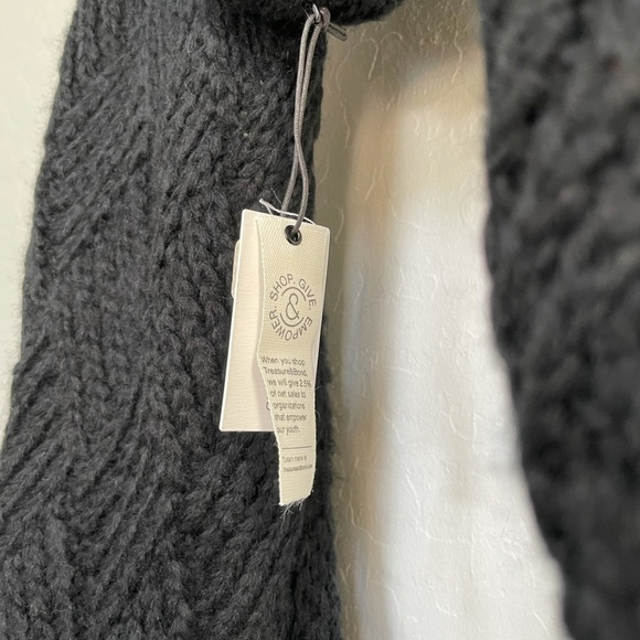 New Treasure & Bond black knit fringe scarf - Picture 4 of 5